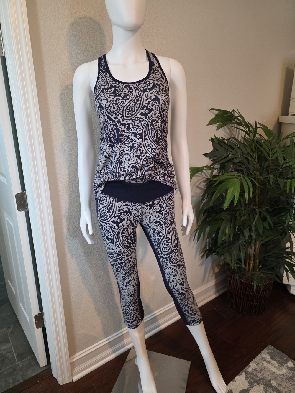 Paisley Print Navy and Light Gray Yoga Tank & Capri Set Size Small